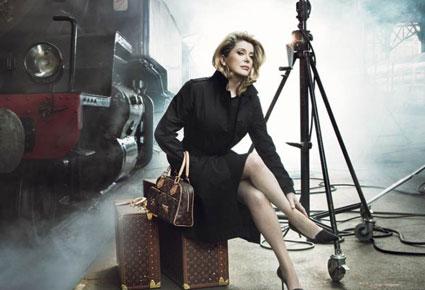 Yves Saint Laurent يرتدي حلّة باريسية جديدة